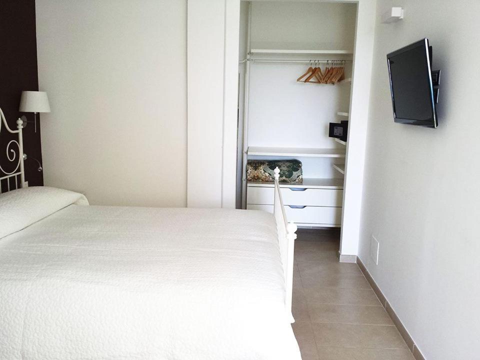 Hotel E Residence Il Faro Acciaroli Eksteriør billede